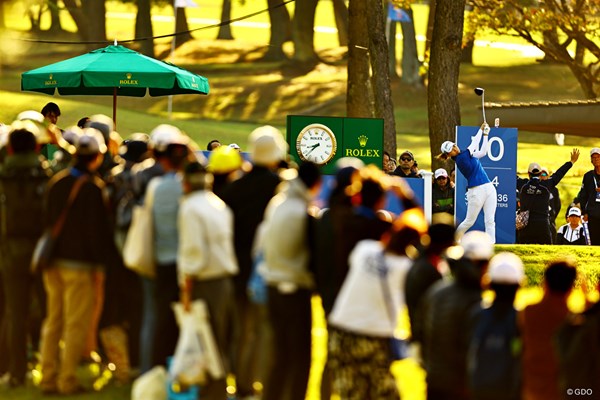 2024年 TOTOジャパンクラシック 最終日 渋野日向子 10番のスタートから多くのギャラリーに包まれた