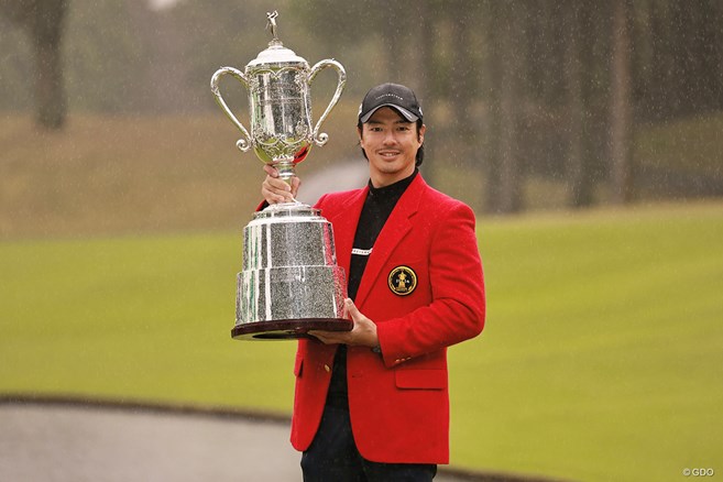 石川遼が大会最多4勝目「いいゴルフで勝てた」 通算20勝到達は史上5番目の年少記録