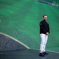 デサントのファンイベントで大画面と舞台で構成する「バーチャルな世界」に登場したザンダー・シャウフェレ（撮影：落合隆仁）