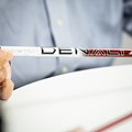 「ディナリ レッド」はカウンターバランスの効果でアマチュアのヘッドスピードを上げやすい（撮影：落合隆仁）