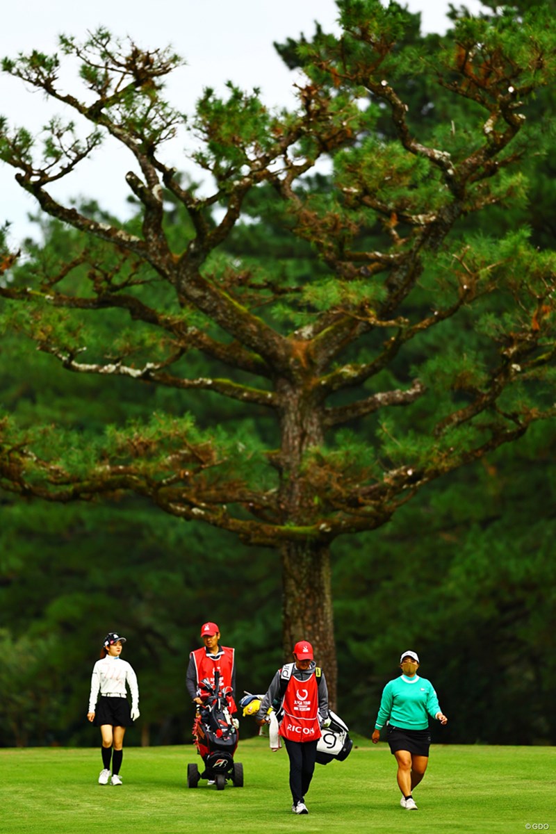 2024年 JLPGAツアーチャンピオンシップリコーカップ 初日 川崎春花 鈴木愛