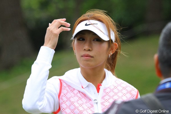 2011年 ダイキンオーキッドレディスゴルフトーナメント 事前 金田久美子 このオフは充実した練習が出来たと話した金田久美子、「今年は成績残します！」