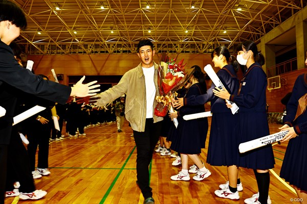 2024年 中島啓太 最後は学生たちからお見送りも