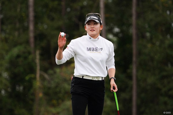 首位で最終日に進む岩井千怜