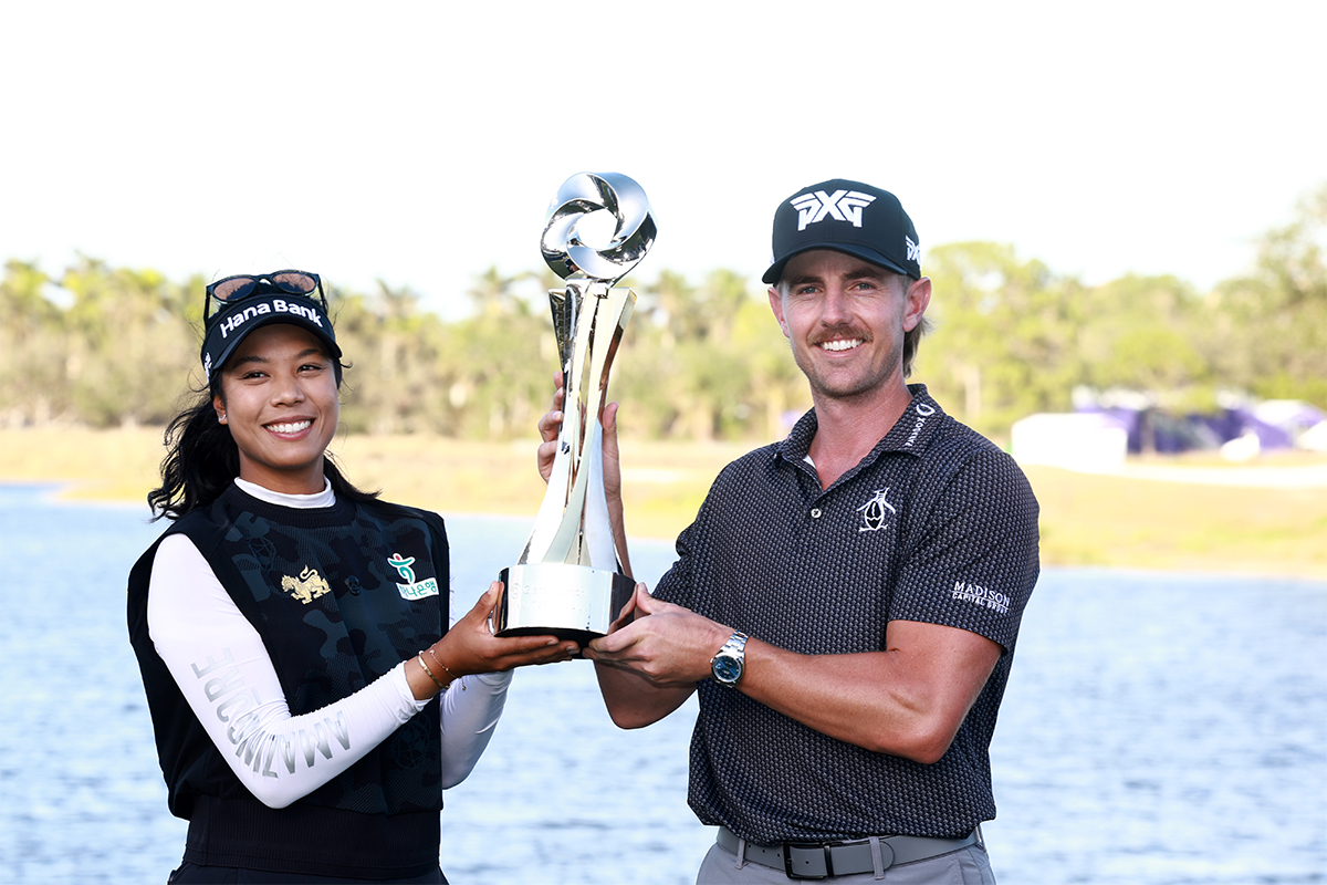 完全優勝を決めたパティ・タバタナキット（左）とジェイク・ナップ（Carmen Mandato/Getty Images）