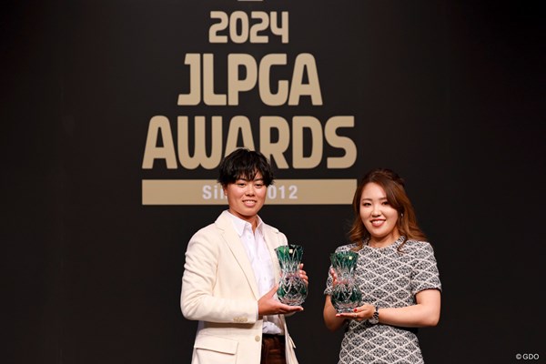 2024年 JLPGAアワード 笹生優花 古江彩佳 ともに海外メジャー制した笹生優花（左）と古江彩佳（代表撮影）