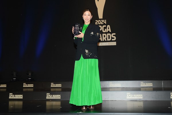 上田桃子 自宅にあったドレスで出席（代表撮影）