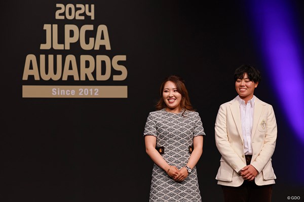 海外メジャーを制した古江彩佳と笹生優花がそろって登壇した（代表撮影）