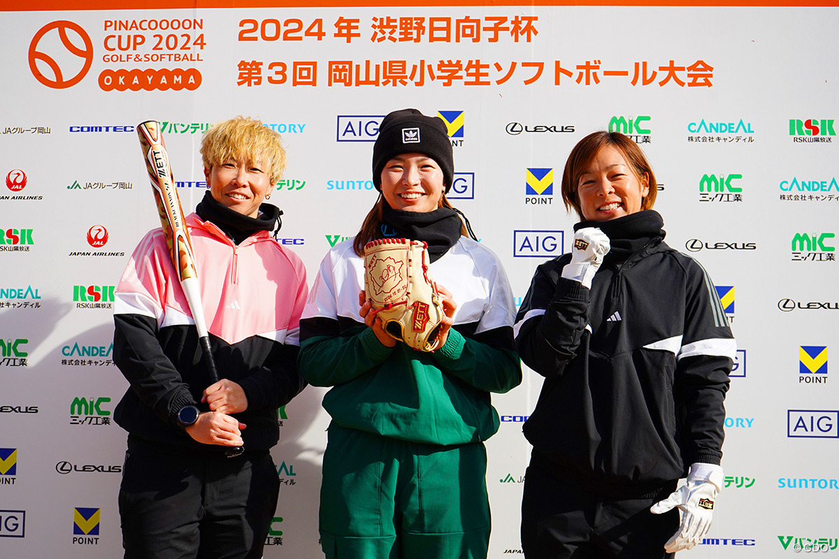 「東京五輪」金メダリストの山田恵里さん（左）、原田のどかさんと対戦