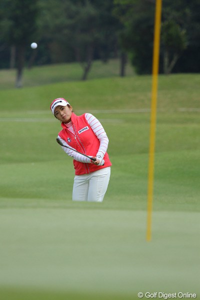 2011年 ダイキンオーキッドレディスゴルフトーナメント 初日 イ・ボミ さすが昨年の韓国ツアー賞金女王。さりげなく1アンダー5位発進のイ・ボミ