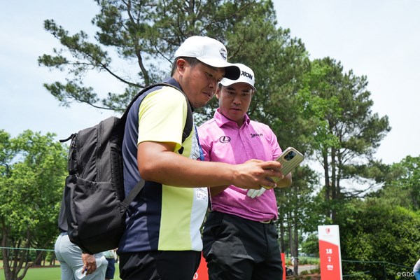 松山英樹のコーチ・黒宮幹仁が話す一年の歩み 練習ラウンド中はスイングのチェックは欠かさない