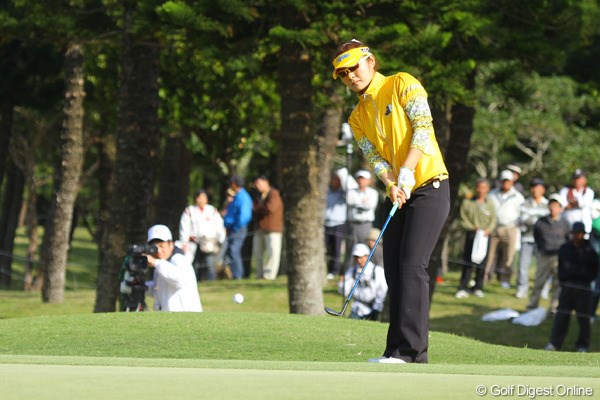 2011年 ダイキンオーキッドレディスゴルフトーナメント 2日目 藤田幸希 「すごく冷静に出来ています」。藤田幸希が2日間首位を守って自身通算5勝目に挑む