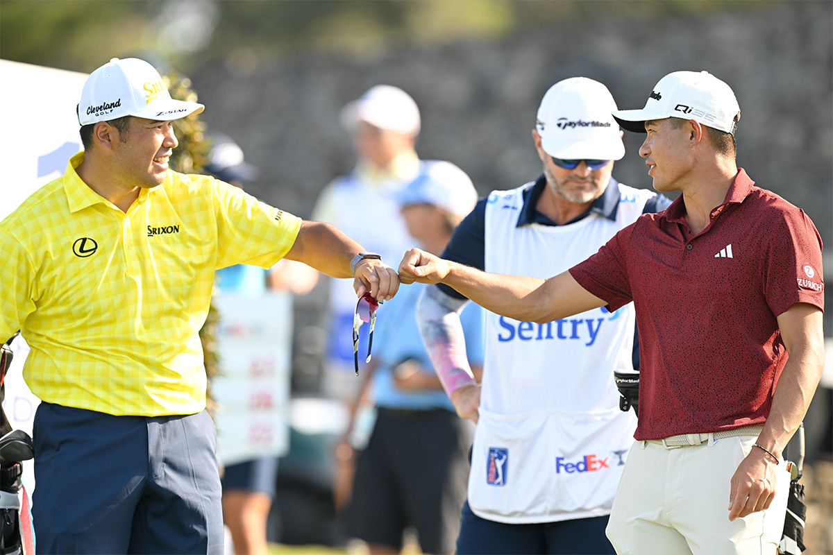 松山の35アンダーを称賛したコリン・モリカワ（右、Ben Jared/PGA TOUR via Getty Images）