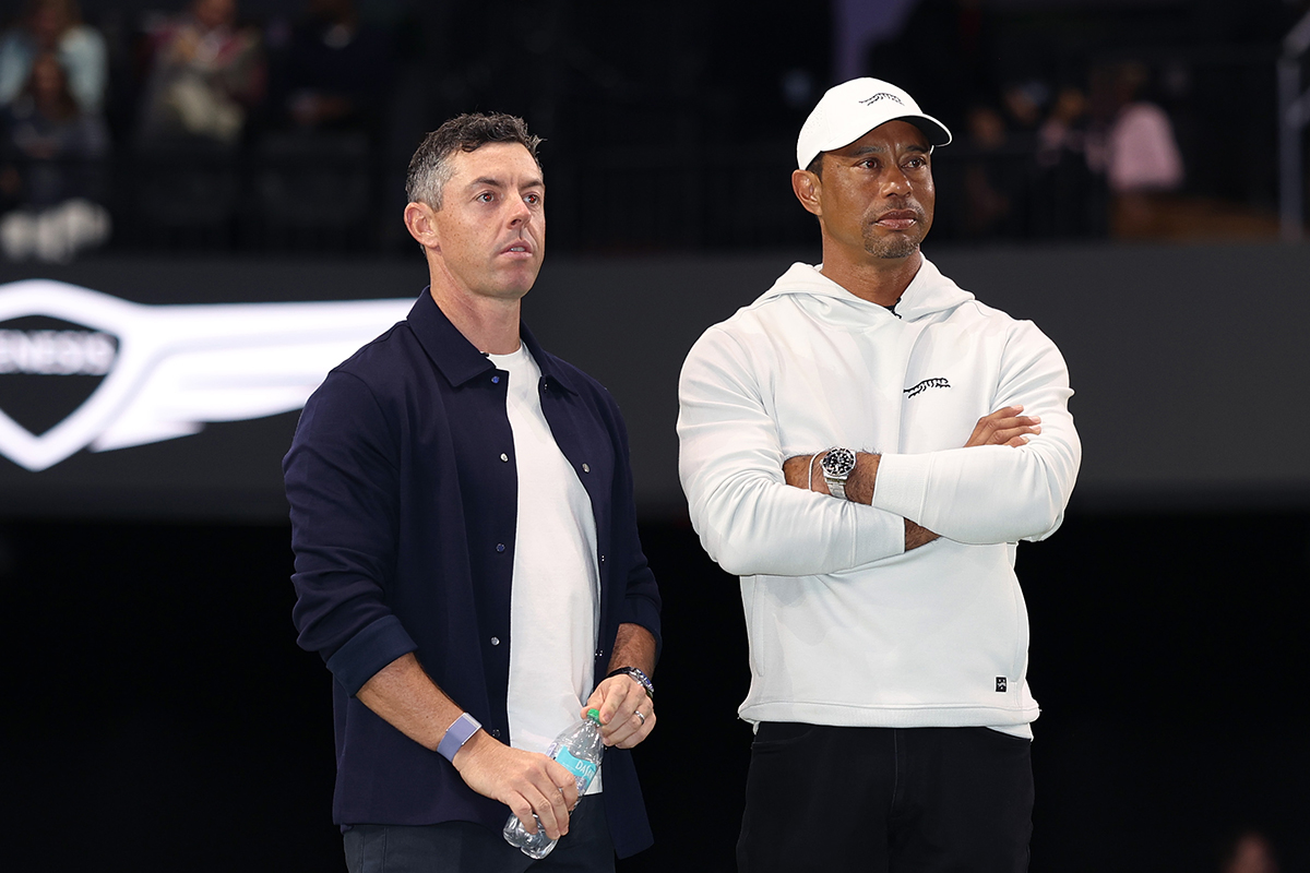 開幕戦を見守るウッズとマキロイ（Brennan Asplen/TGL/TGL Golf via Getty Images)）