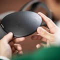 クラウンには新たに「サーモフォージドカーボン」を採用。重量配分が最適化され、スピン量や打ち出し角がより理想的に。加えて心地良い打球音も実現