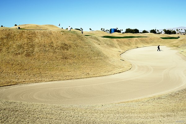 2025年 ザ・アメリカンエキスプレス 事前 PGAウエスト スタジアムコース 有名な16番のバンカーはグリーンに向かって大きく打ち上げる