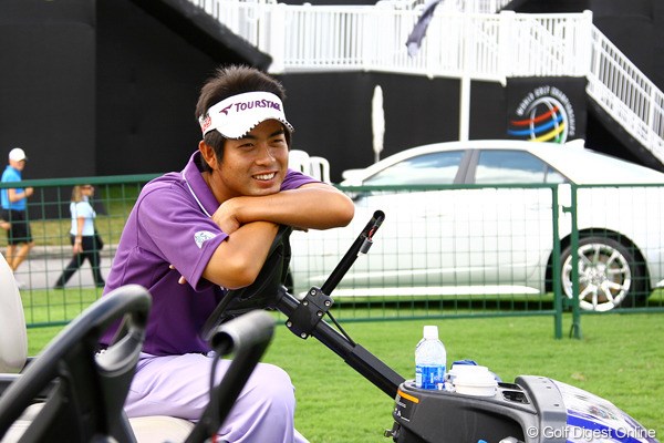 池田勇太は練習ラウンド後、カートで一休み