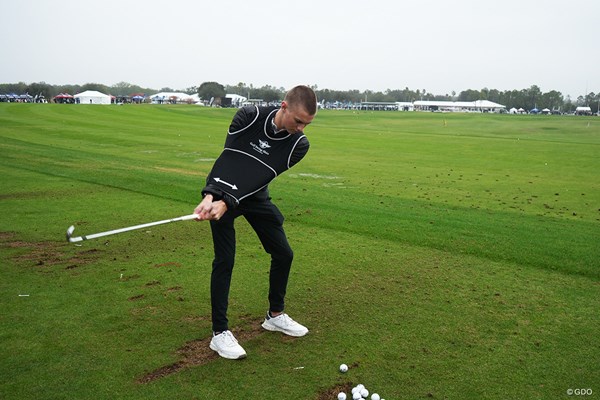 2025年 PGAショー DEMO DAY ゴルフスイングシャツ ゴルフスイングシャツを試す人