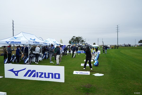 2025年 PGAショー DEMO DAY ミズノブース ミズノのブースには黒山の人だかり