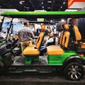 米国ではゴルフカートの市場も大きい。ホテルやリゾート施設、空港など用途は様々。後方に設置された後ろ向きの座席はどんな風に使われるのか