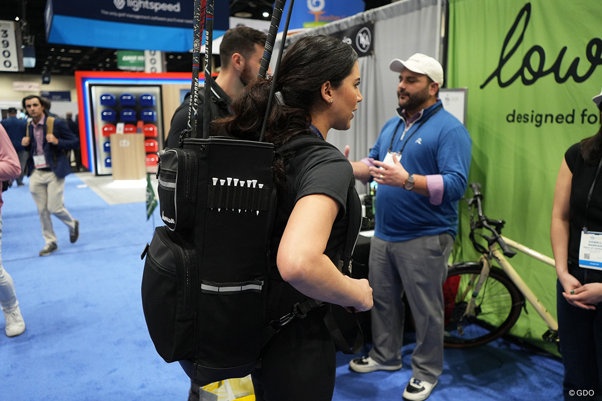 サイドにはティの収納スペース