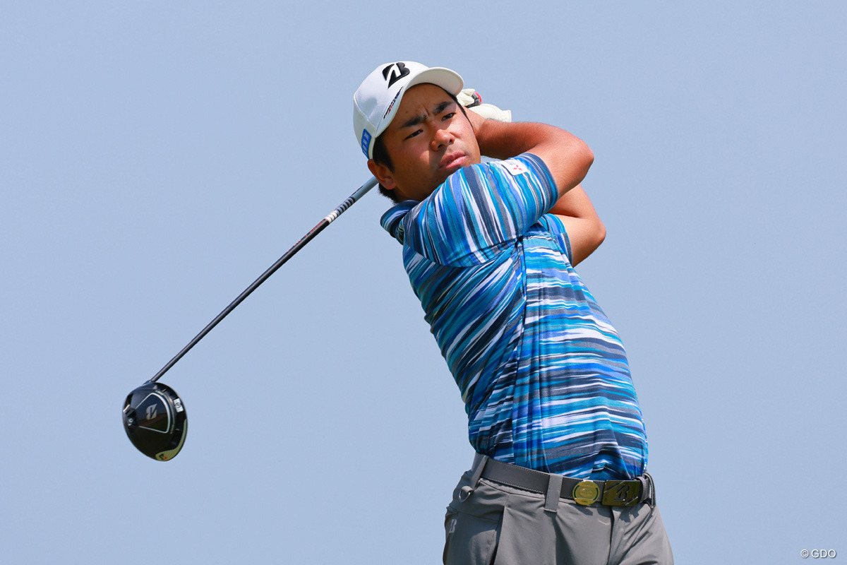 暫定首位発進した比嘉一貴※撮影は2024年「ミズノオープン」