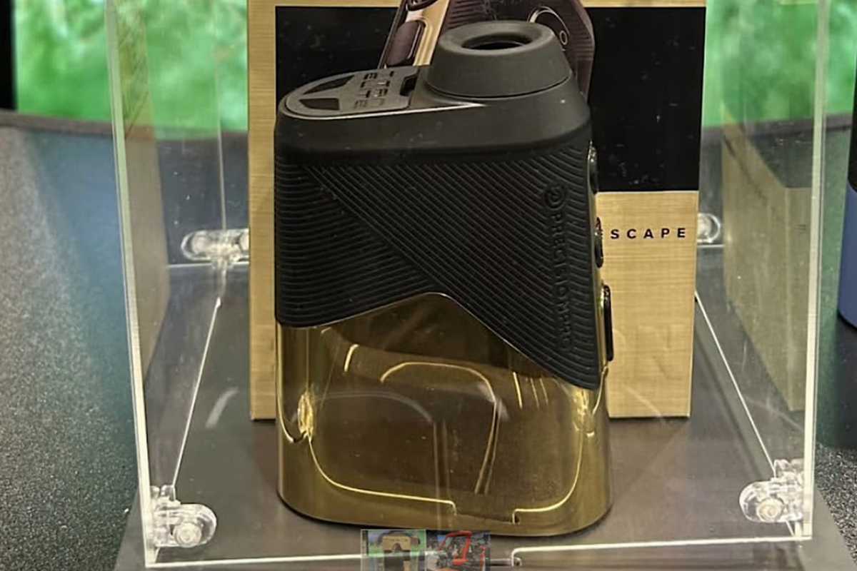 チタン製の距離計測器(GolfWRX)