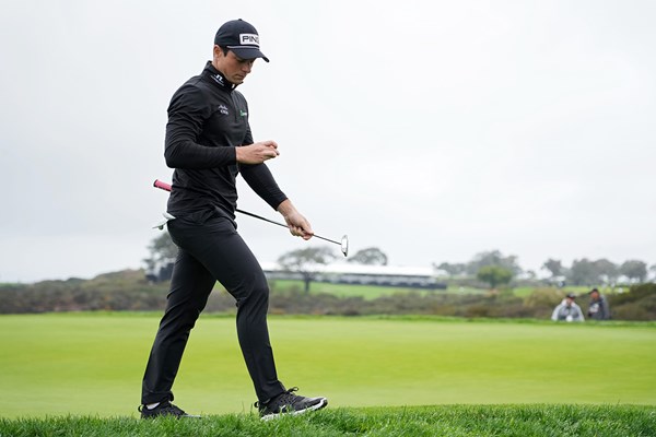 新しいパターと使ってプレーするホブラン(Michael Owens/Getty Images)