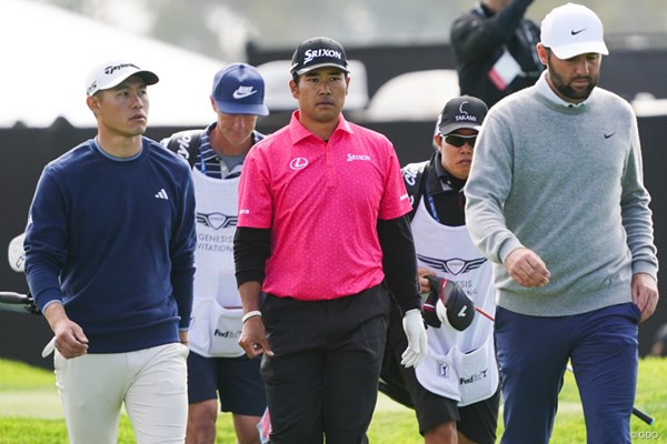 松山英樹（中央）はスコッティ・シェフラー（右）と同組で予選2日間を回った