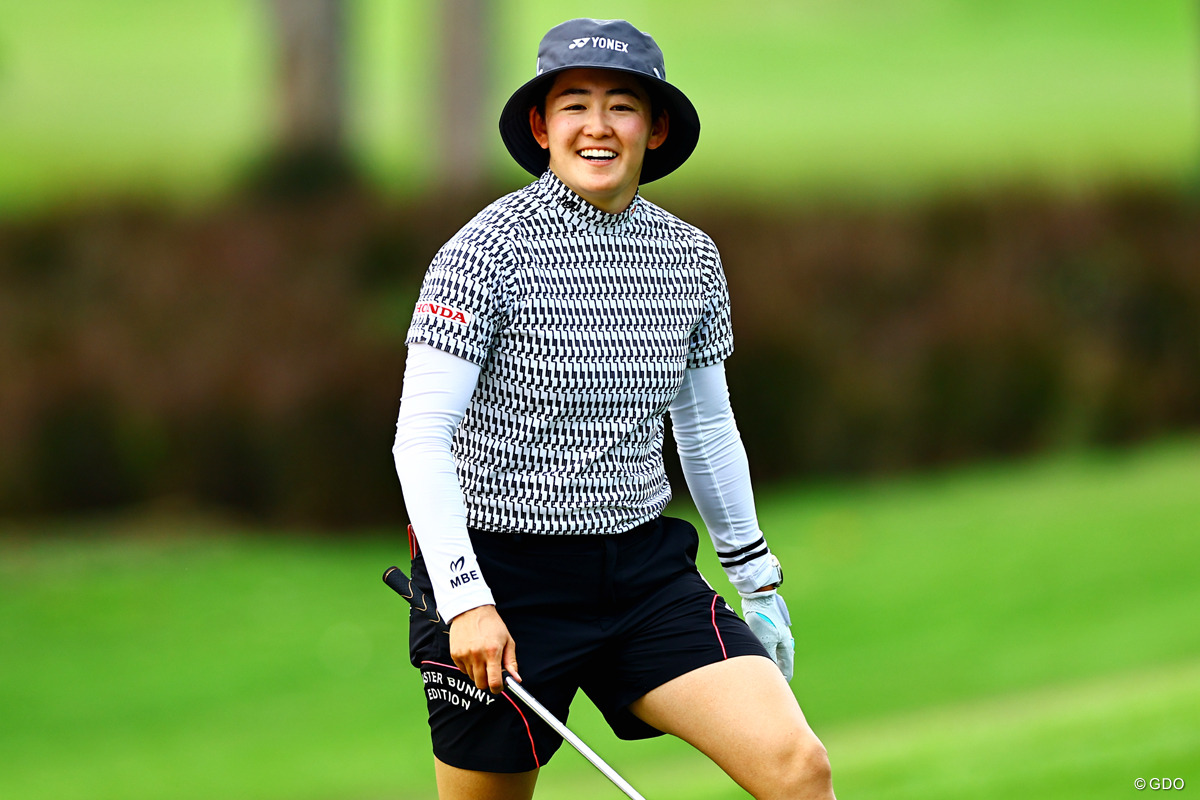 明愛は疲れも見せず9ホールを回った