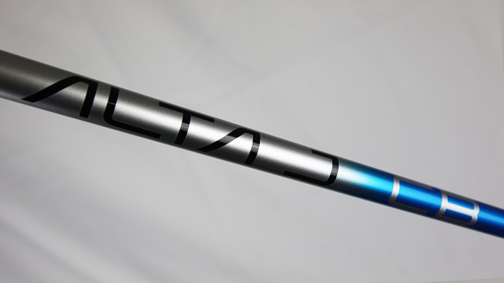 ALTA J CB シャフト シルバー/ブルー*2 鮮やかなブルーとシルバーのコントラストが美しい「ALTA J CB BLUE