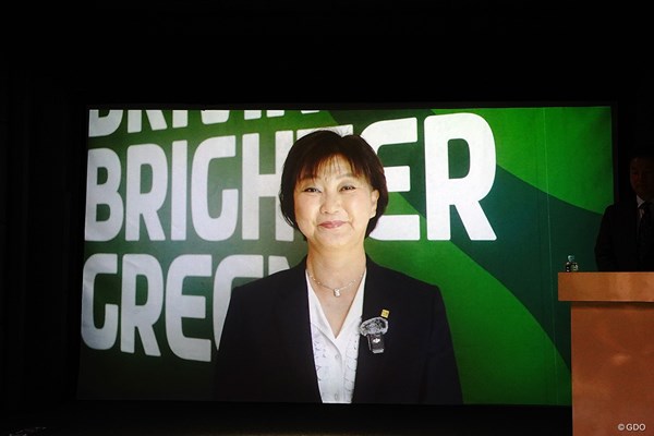 日本女子プロゴルフ協会の小林浩美会長はビデオ出演した
