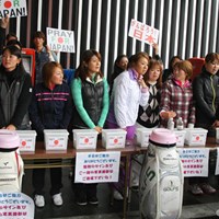 博多駅前で、東北地方太平洋沖地震への義援金呼びかけを行った女子プロ達 2011年 博多駅前女子プロチャリティ―