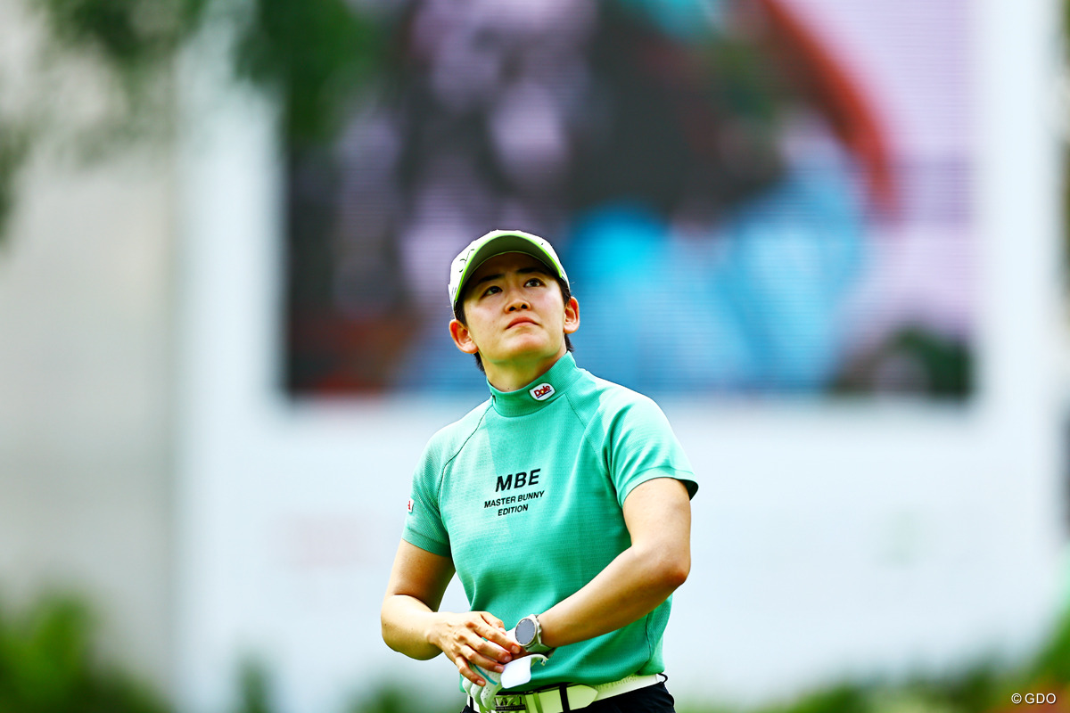 2位に3打差をつけるロケットスタート