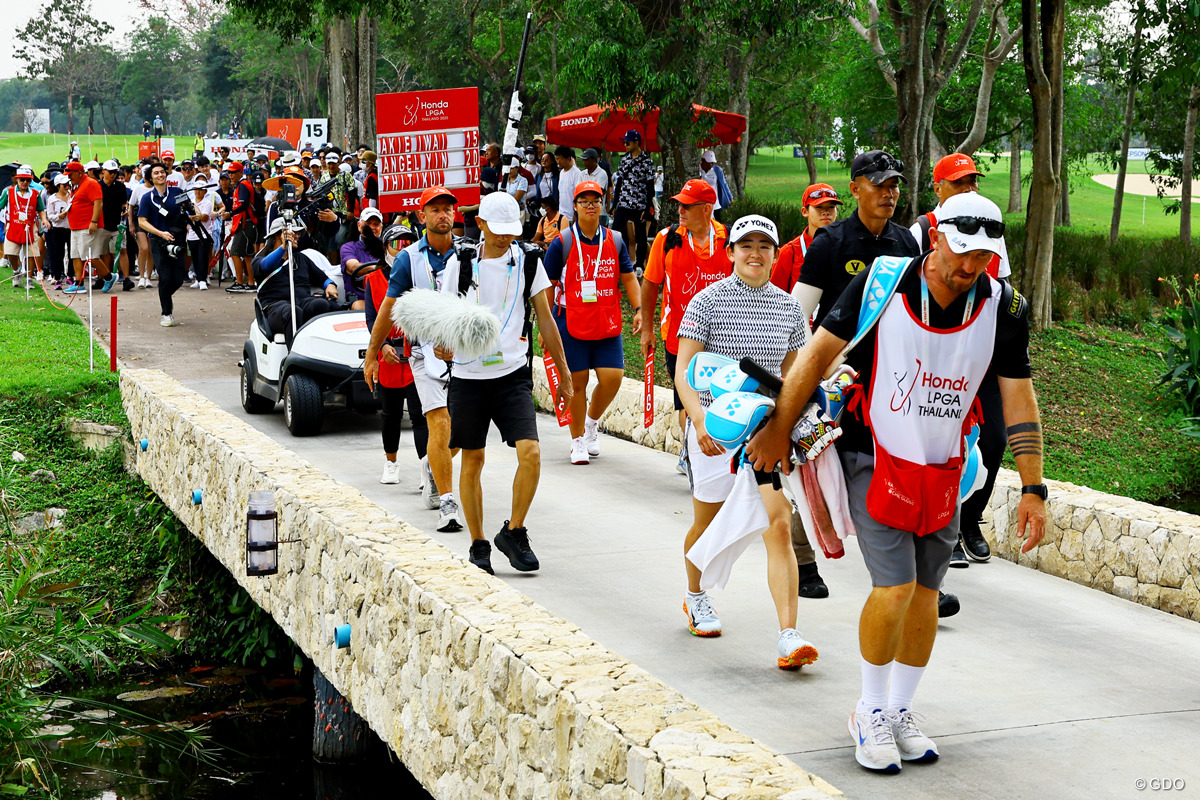 大ギャラリーの前で伸ばしたかったが