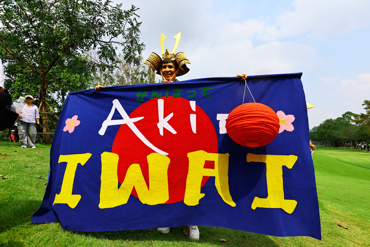 現地ジムで知り合い、応援に来てくれたタイ人ファン