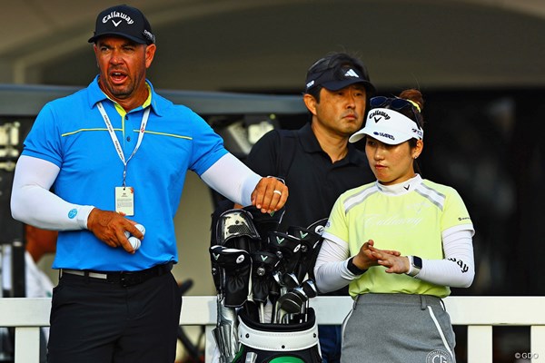 2025年 HSBC女子世界選手権 初日 西村優菜 待機選手の1番目からフィールドに滑り込んだ西村優菜。練習場で出場に備えていた