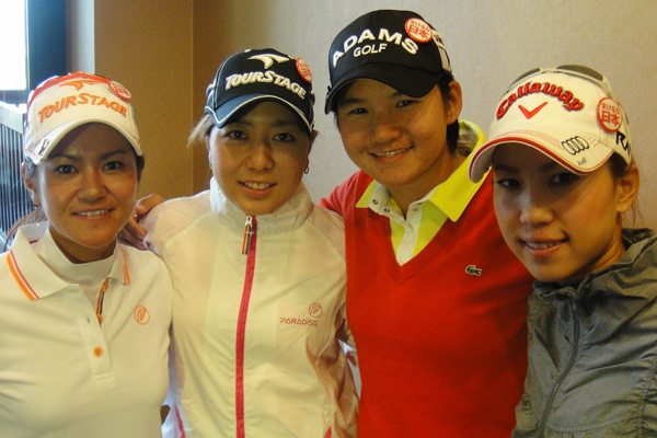 藍、美香、桃子が揃って会見「希望と勇気を与えることが私達の使命」