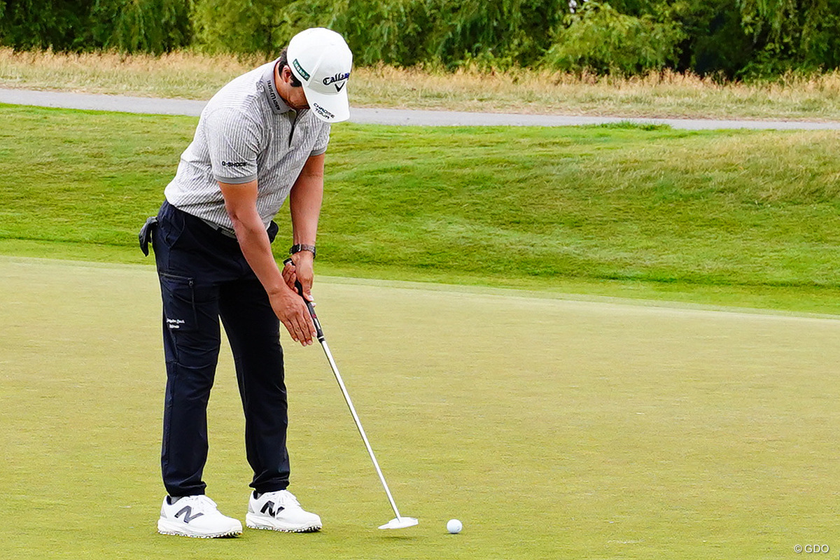 クロウグリップでパッティング