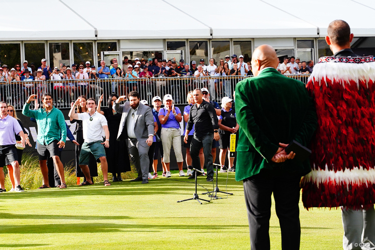 表彰式ではニュージーランドの伝統「ハカ」が披露された