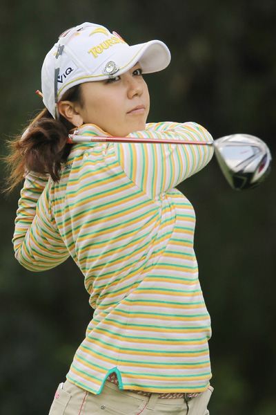 宮里美香、前日のようにはパットが決まらず暫定8位タイに後退