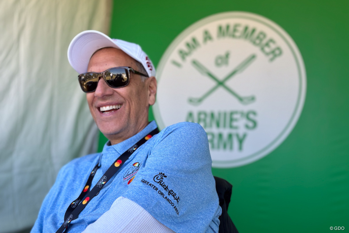 ボランティアの袖にはチックフィレイのロゴ 2025年 アーノルド・パーマー招待byマスターカード ボランティア