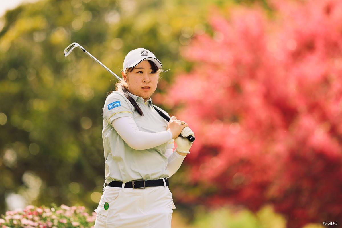 高校時代に過ごした宮崎で荒木優奈が首位発進