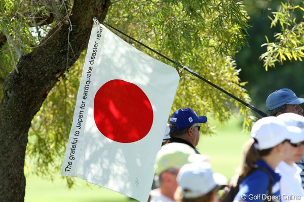 2011年 クラフトナビスコチャンピオンシップ 2日目 日の丸 ゴルフをしていても、日本の現状はみんな忘れられない