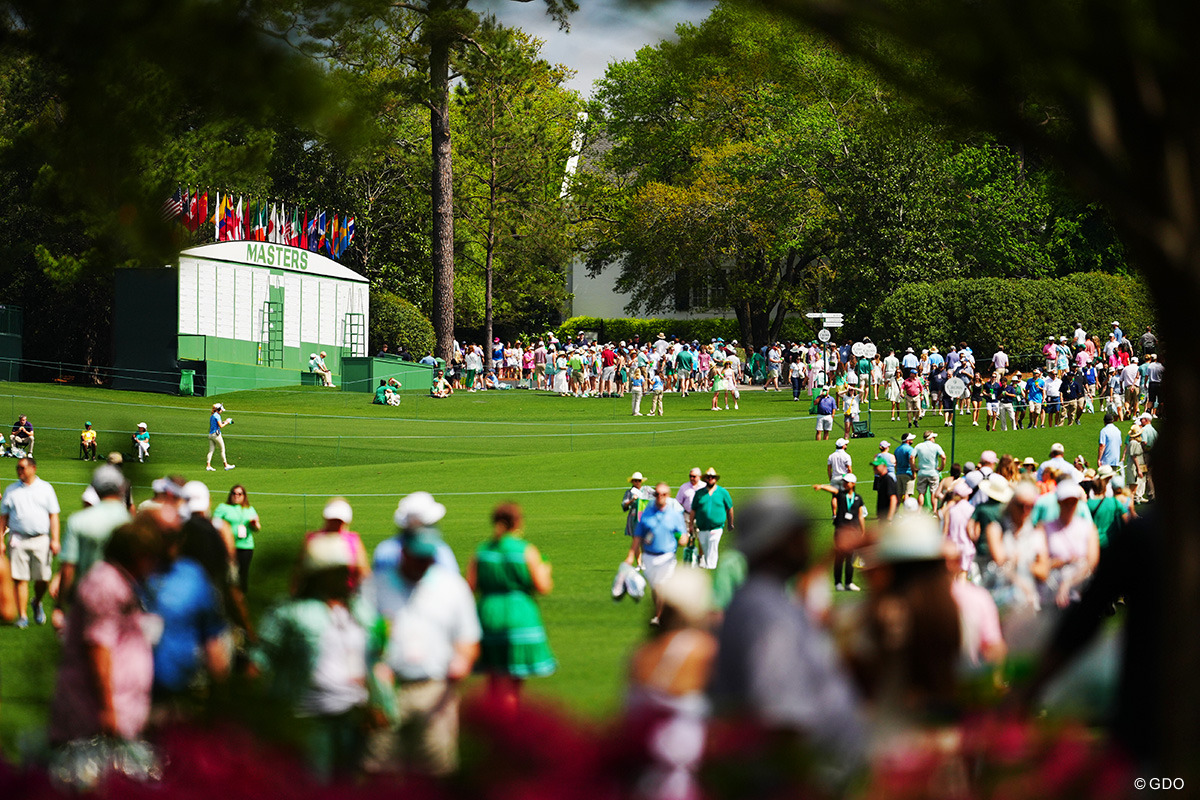 開幕前から大勢のパトロンでにぎわうオーガスタナショナルGC