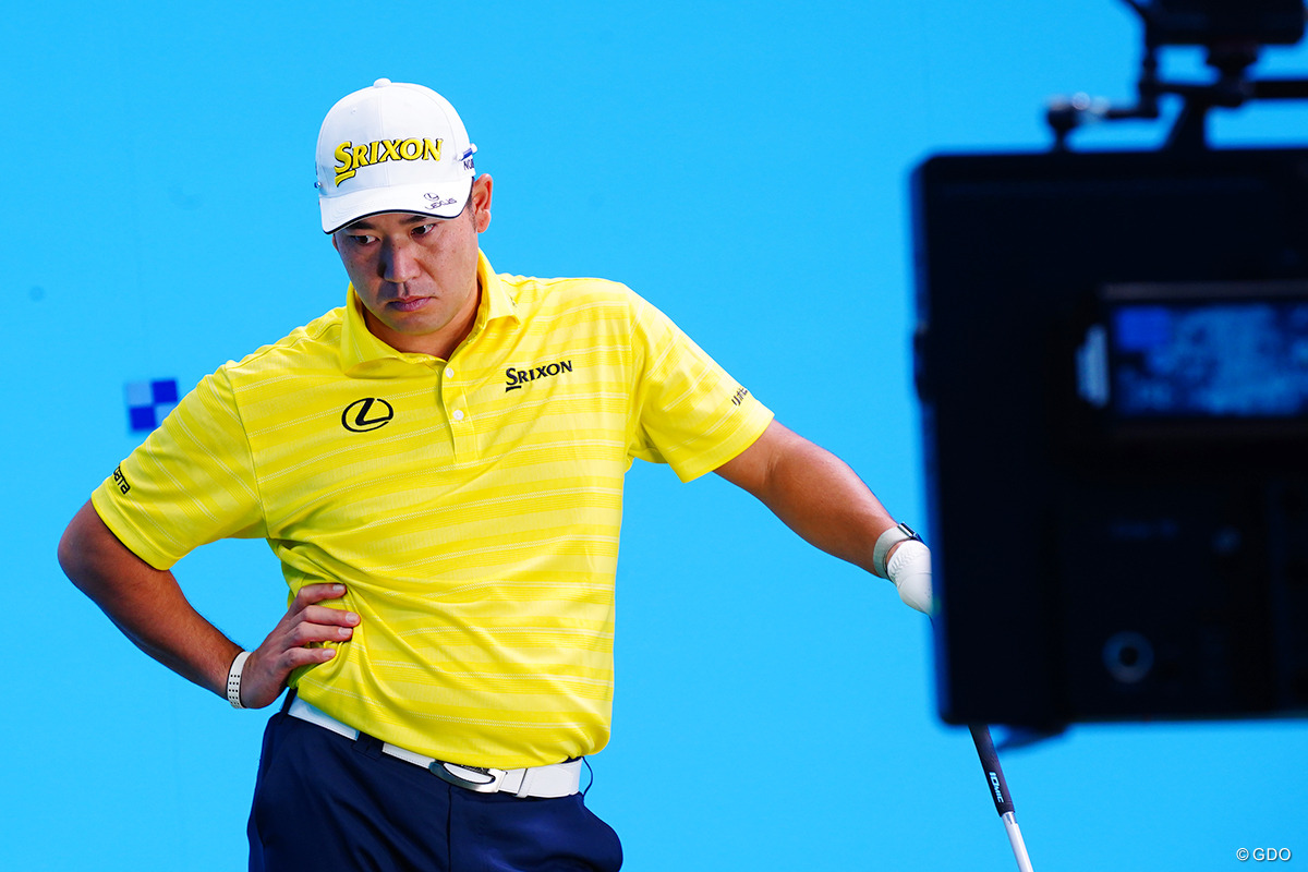 モニターを眺める