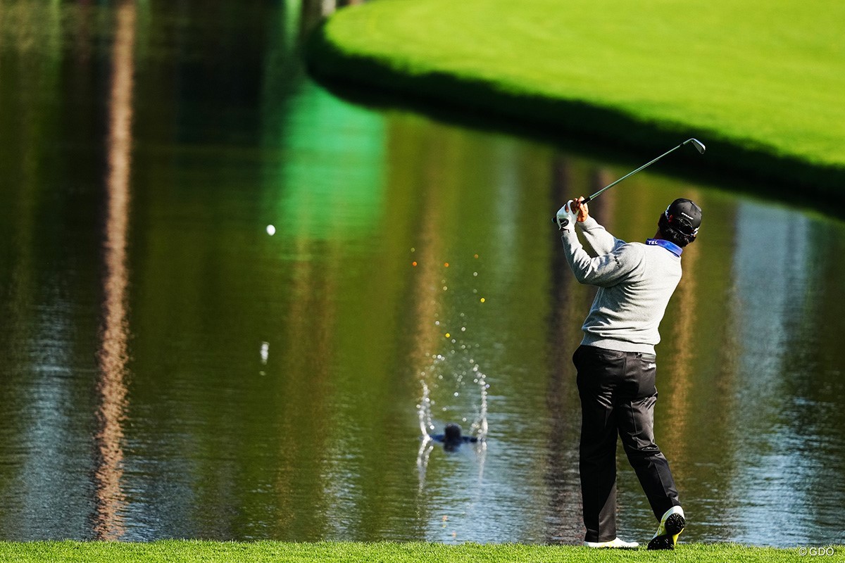 恒例の水切りショット。昨年は成功したが…