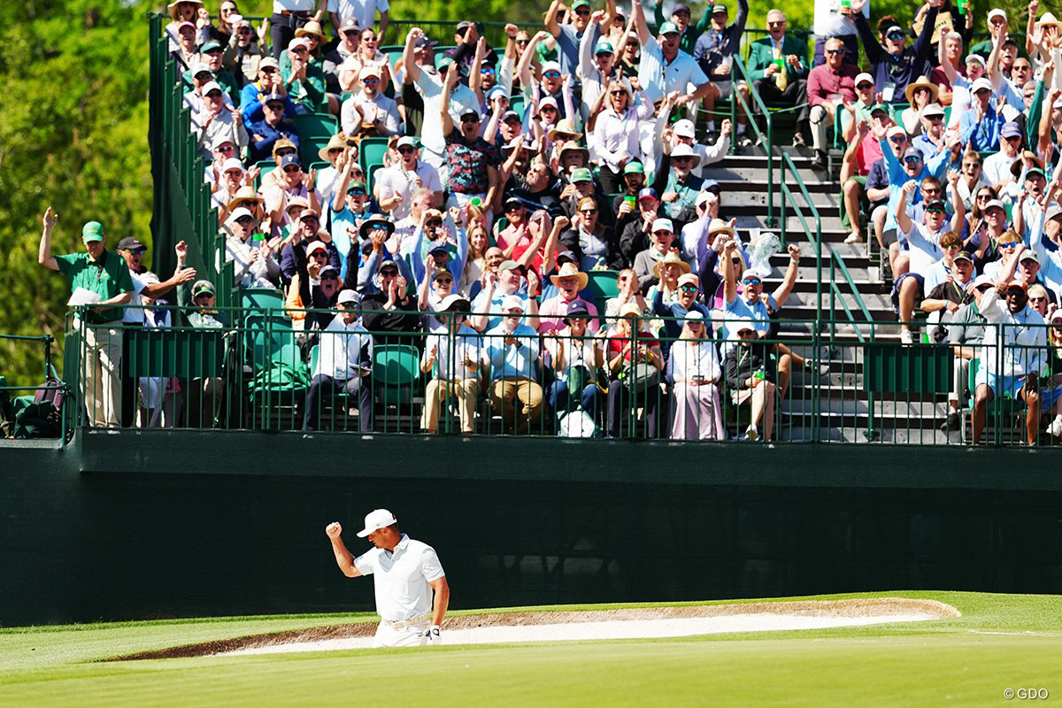 4番（パー3）ではバンカーから直接入れるバーディでガッツポーズ