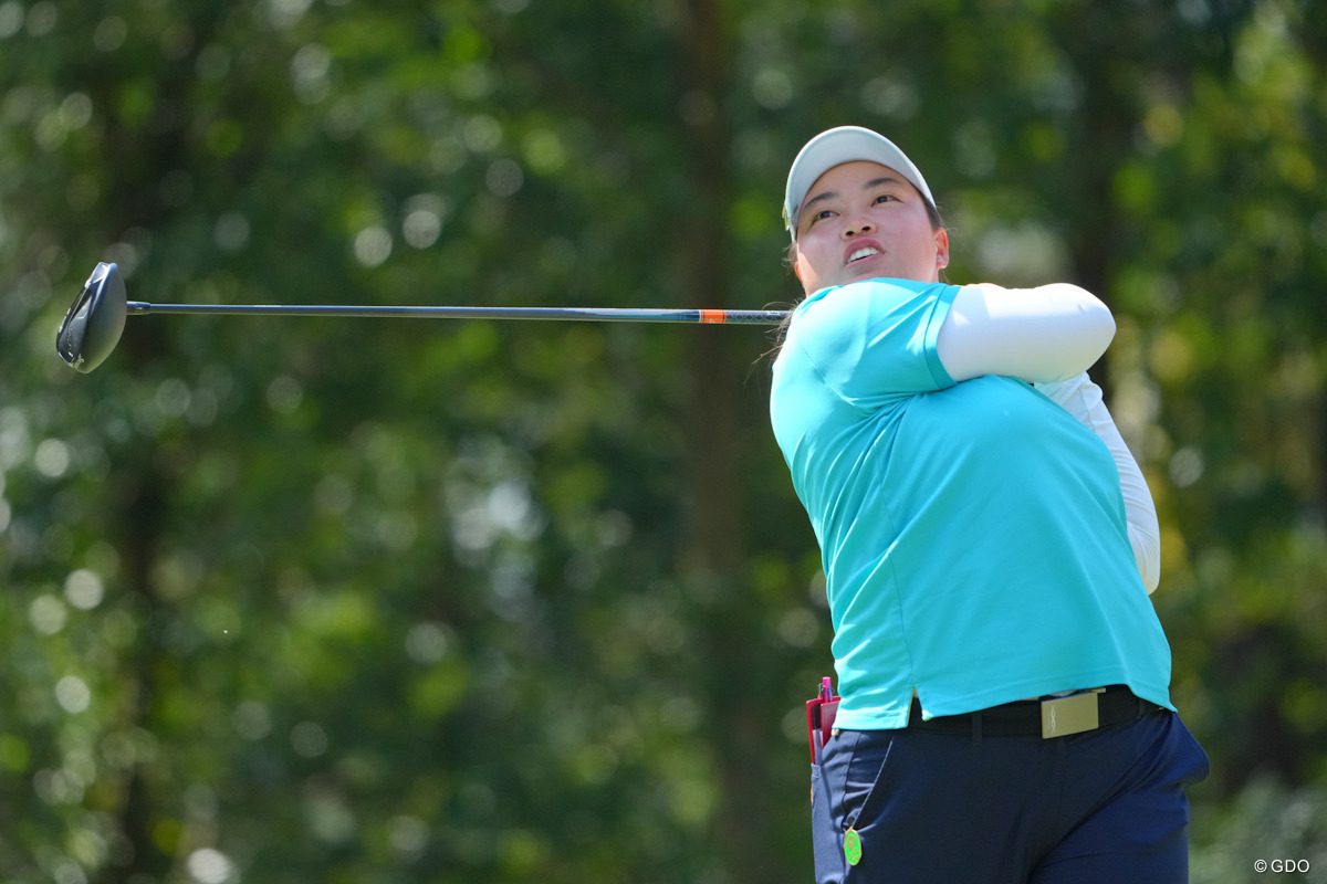 「68」で回り単独首位に浮上したルーキー入谷響