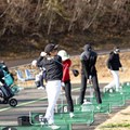 ジュニアゴルファーとはいえ、試合前に真剣に練習に励む姿は大人顔負け